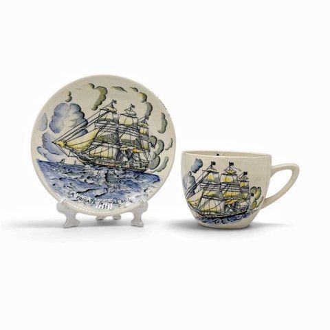 Порцелянова чайна чашка для вусів (moustache cup) на блюдце. 718625 фото
