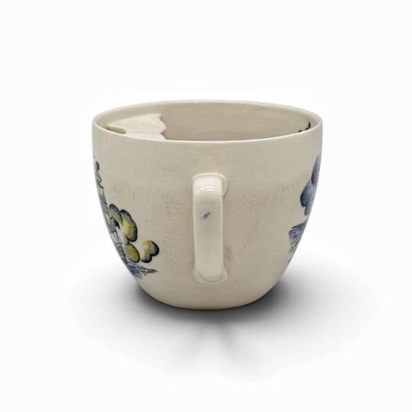 Порцелянова чайна чашка для вусів (moustache cup) на блюдце. 718625 фото