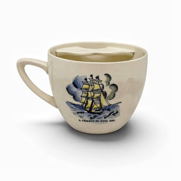 Порцелянова чайна чашка для вусів (moustache cup) на блюдце. 718625 фото