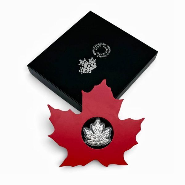 Срібна монета "The Canadian Maple Leaf 2015 Fine Silver Shaped Coin". Канада, 2015 рік. 362628 фото