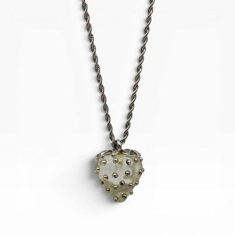 Кулон &lsquo;Полуницяʼ від Kenneth Jay Lane.  Колекція Fruit Salad Jewelry, США. Колекція випускалась з 1992 року. 317966 фото