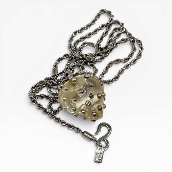 Кулон &lsquo;Полуницяʼ від Kenneth Jay Lane.  Колекція Fruit Salad Jewelry, США. Колекція випускалась з 1992 року. 317966 фото