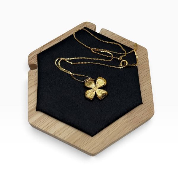 Кулон у вигляді кизилу на ланцюжку від Trifari Crown. США, кінець 1950х - 1960 рр. 859628 фото