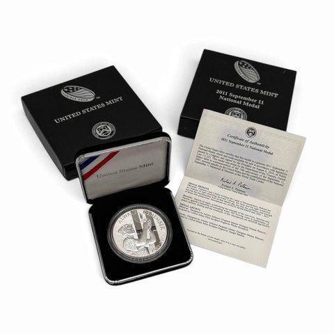 Срібна медаль "United States Mint 2011 September 11 National Medal". 034155 фото