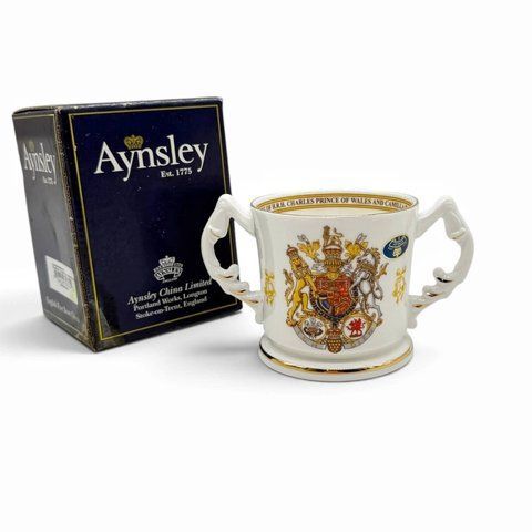 Порцелянова чаша або кубок. Англія, 2005 рік. 719263 фото